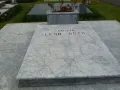 tumba_santos_leon