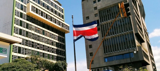 UNIVERSALIZACIÓN DE LOS SEGUROS SOCIALES