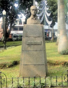 Monumento Efraim Arroyo