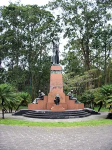 Estatua León Cortés