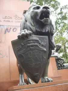 Estatua León Cortés