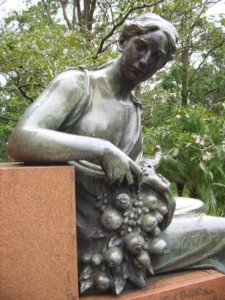 Estatua León Cortés