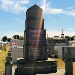 Mausoleo dedicado a la memoria de los mártires asesinados en Codo del Diablo en el cementerio de obreros.