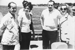 El presidente Jose Figueres Ferrer con el embajador sovietico Vladimir Kazimirov.